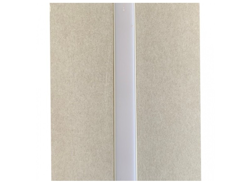 Profilo in cartongesso con anima in alluminio e diffusore in policarbonato opale bianco. Lunghezza 2 metri